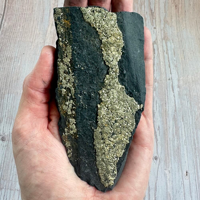 Šungit s pyritem surový 15 - cca 12 x 6 cm