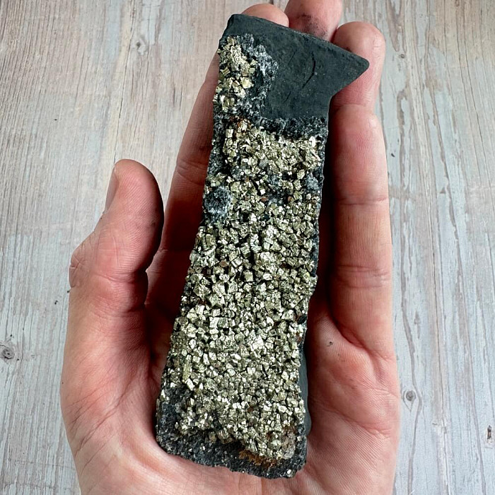 Šungit s pyritem surový 18 - cca 11 x 3 cm