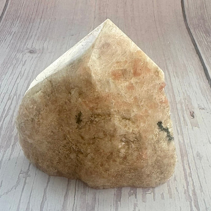 Sluneční kámen surový leštěná špice 6 - cca 7 x 5