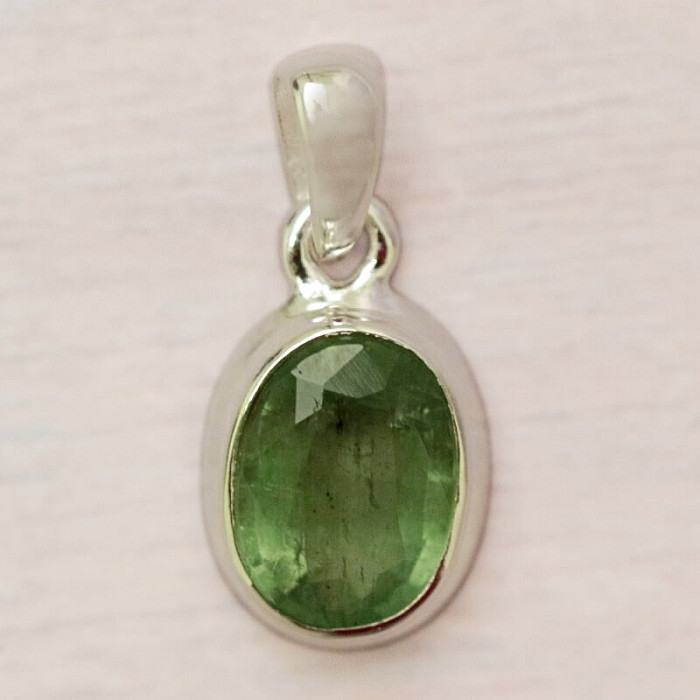 Kyanit zelený broušený přívěsek stříbro Ag 925 P384 - 1