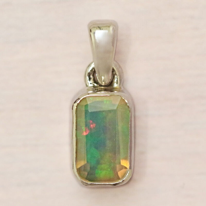 Opál etiopský broušený přívěsek stříbro Ag 925 P2244 - 1 cm