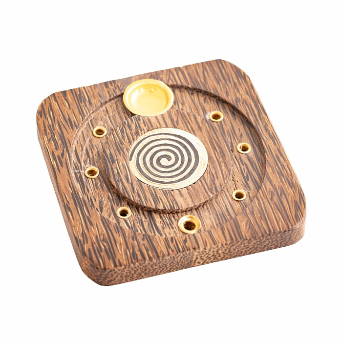 Stojánek na vonné tyčinky a kužílky z palmového dřeva Spirála - cca 9 x 9 cm