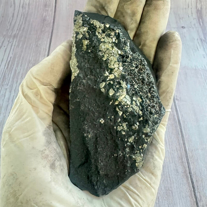 Šungit s pyritem surový 28 - cca 10