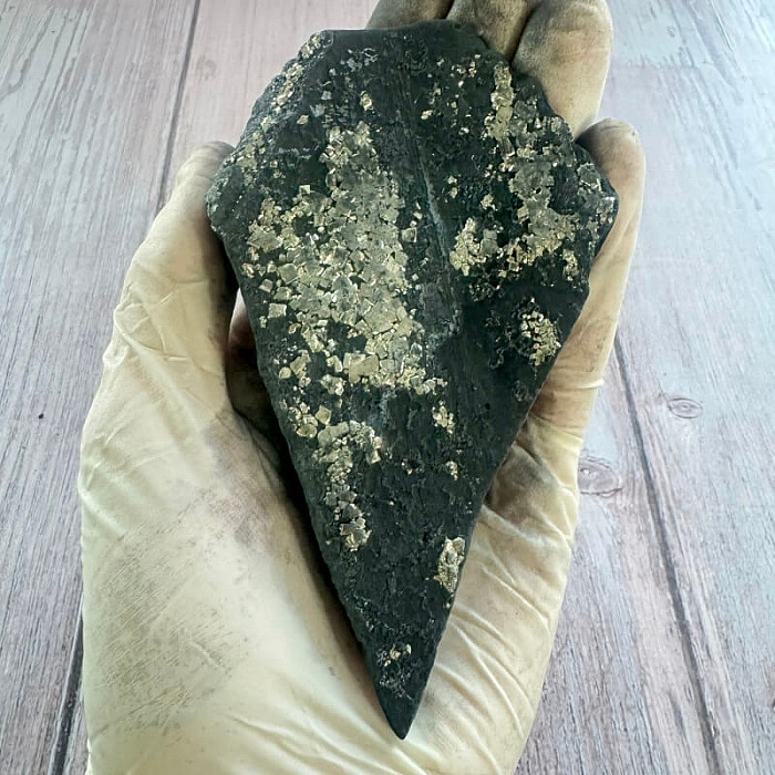 Šungit s pyritem surový 30 - cca 12 x 7