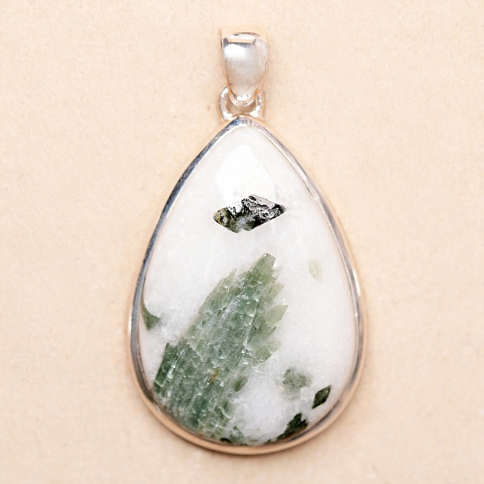 Turmalín zelený v křišťálu přívěsek stříbro Ag 925 P192 - 3