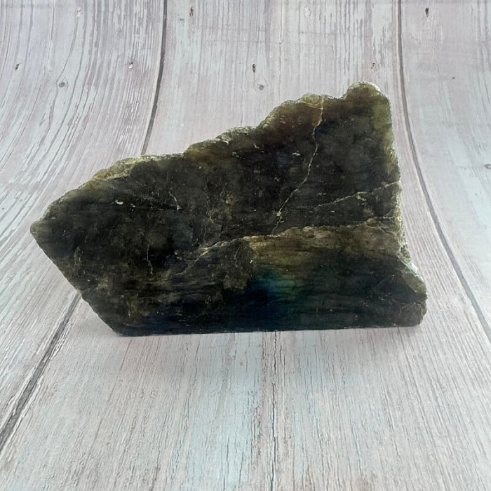 Labradorit polobroušený Madagaskar P2-22 - cca 8