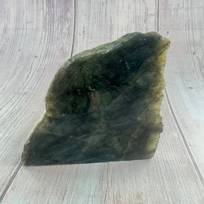 Labradorit polobroušený Madagaskar P2-23 - cca 10