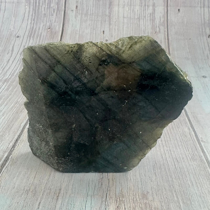 Labradorit polobroušený Madagaskar P2-24 - cca 8