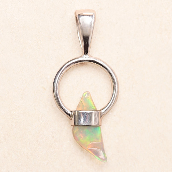 Opál etiopský surový zub přívěsek stříbro Ag 925 LOT15 - 2 cm