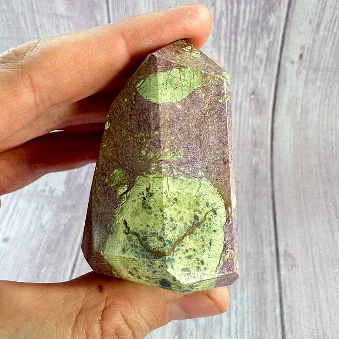 Stichtit špice - obelisk 16 - cca 4