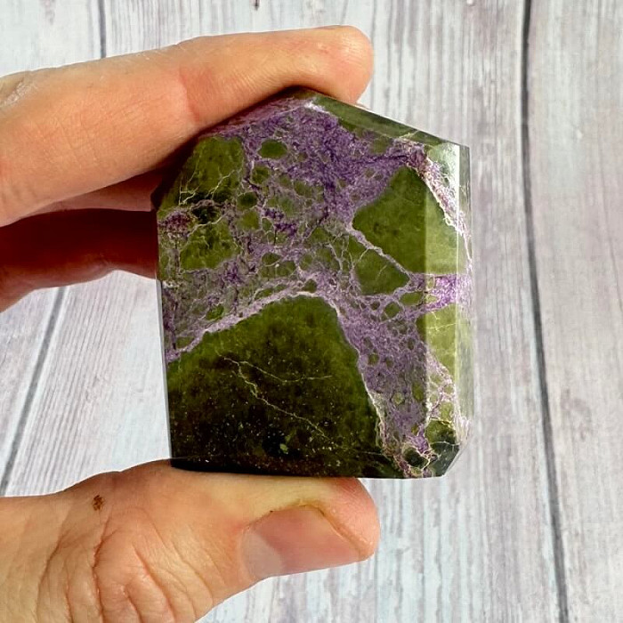 Stichtit špice - obelisk 17 - cca 4