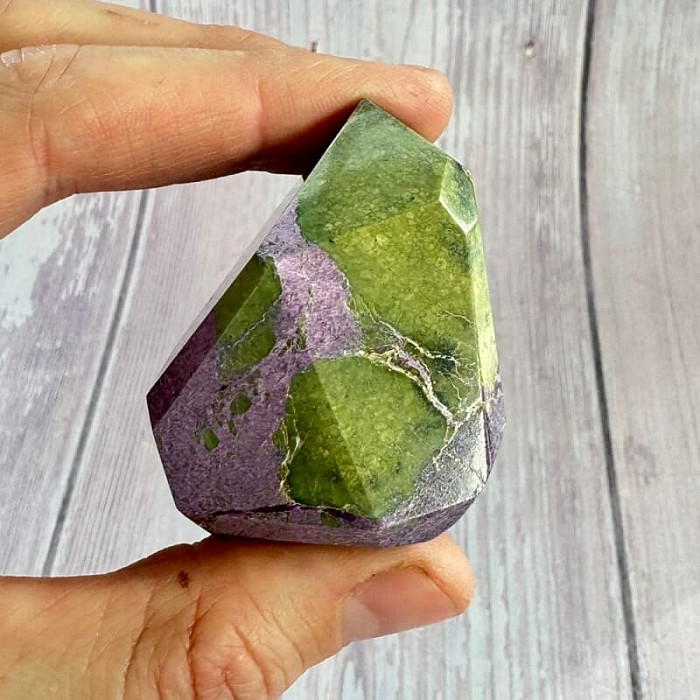 Stichtit špice - obelisk 19 - cca 3