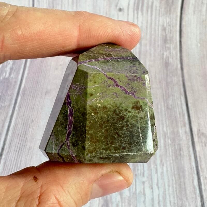 Stichtit špice - obelisk 20 - cca 4