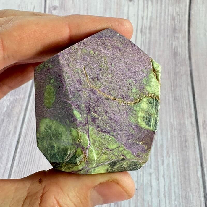 Stichtit špice - obelisk 21 - cca 5 x 5