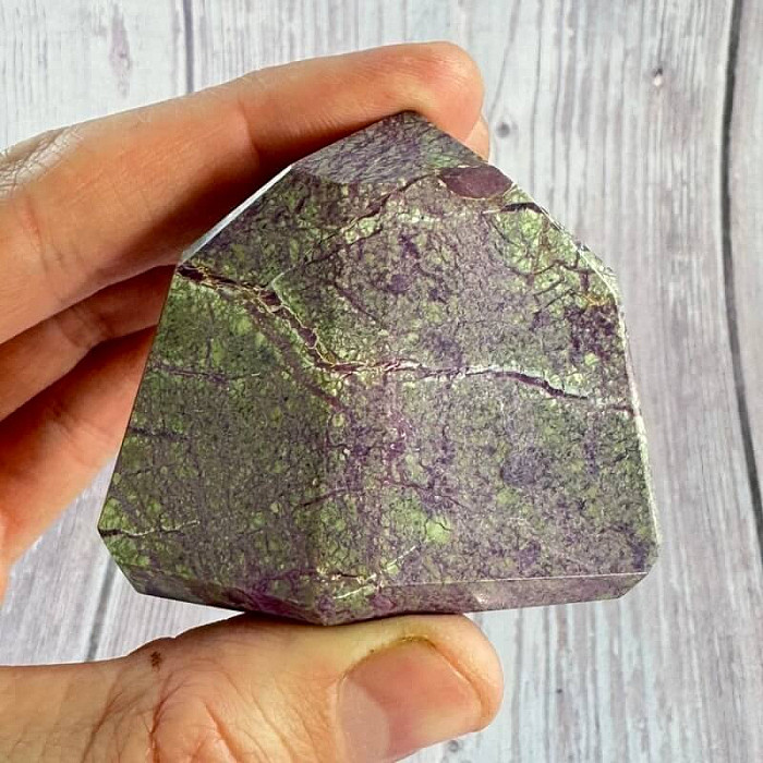 Stichtit špice - obelisk 22 - cca 5