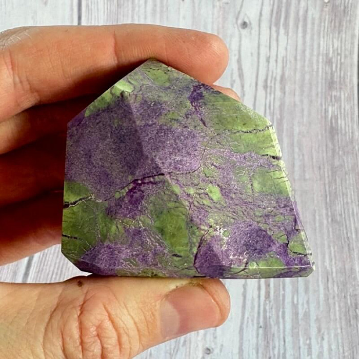 Stichtit špice - obelisk 23 - cca 5