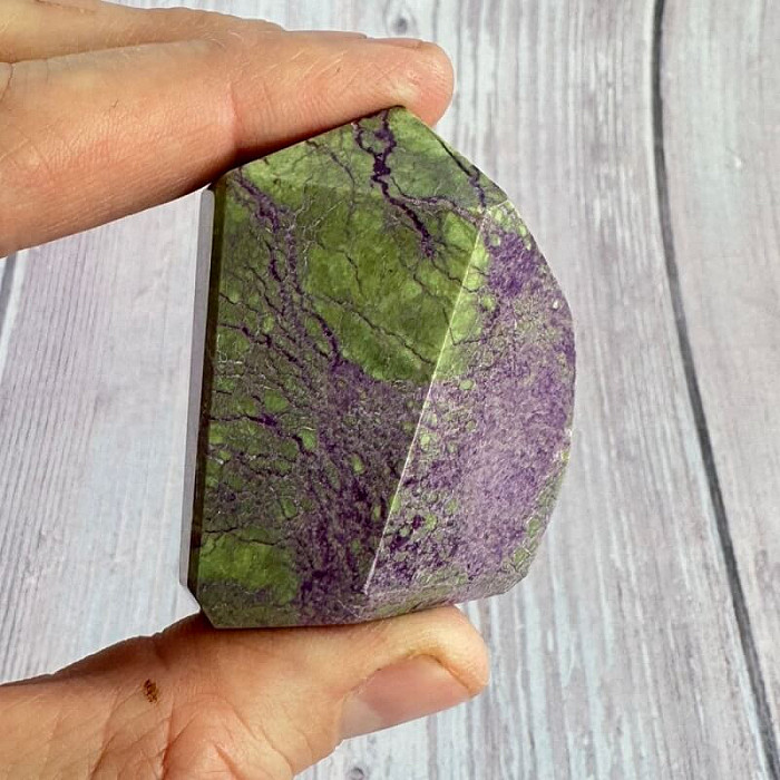 Stichtit špice - obelisk 26 - cca 3