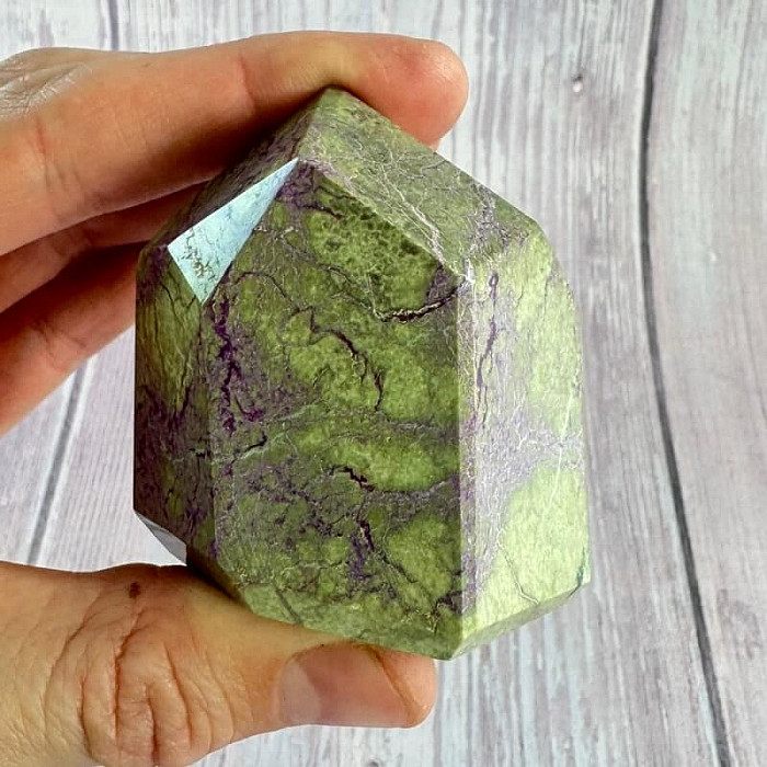 Stichtit špice - obelisk 27 - cca 5