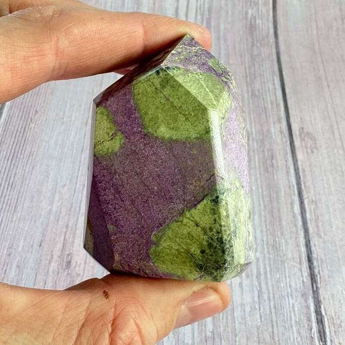 Stichtit špice - obelisk 28 - cca 3