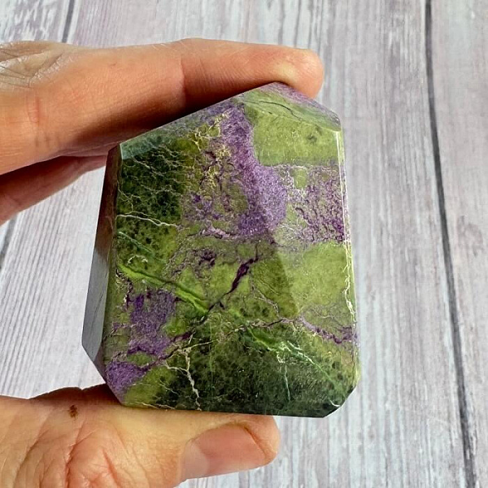 Stichtit špice - obelisk 29 - cca 4