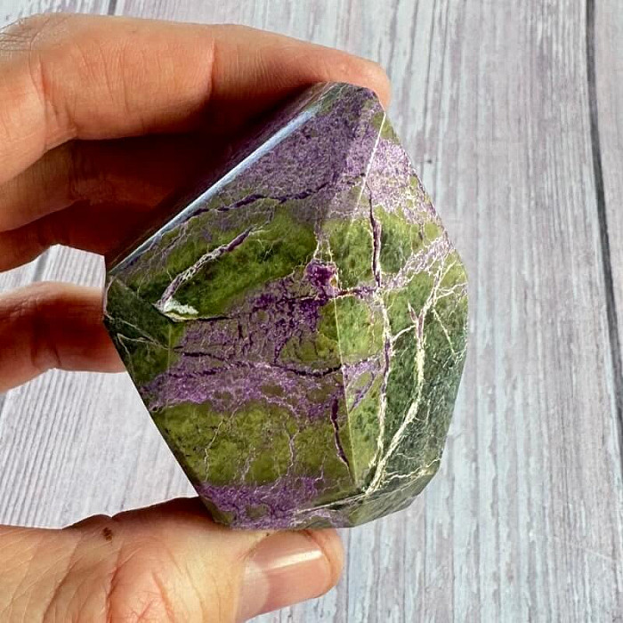 Stichtit špice - obelisk 30 - cca 5